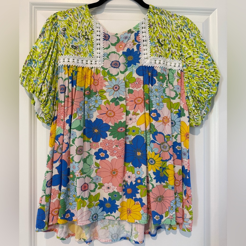 Entro Vibrant Floral Blouse with Lace Detail